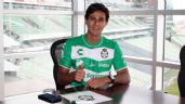 Foto ilustrativa de la nota titulada Adiós a Chivas: José Juan Macías es presentado oficialmente por Club Santos Laguna
