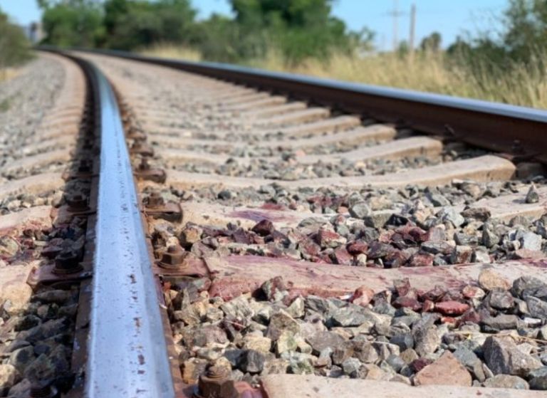 Hallan cuerpo en vías del tren de Sinaloa