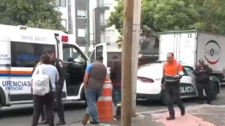 Caos en el Eje 5 Sur tras choque de una motociclista contra camioneta en la Benito Juárez