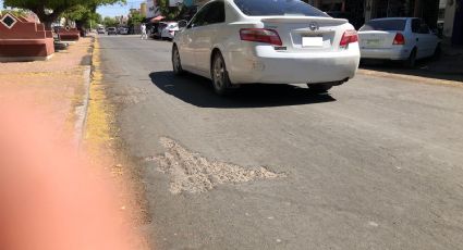 Ciudadanos denuncian presuntos malos trabajos de pavimentación en Navojoa