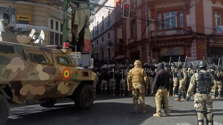 Golpe de Estado en Bolivia: Ejército tira puertas del Palacio de Gobierno con tanque militar