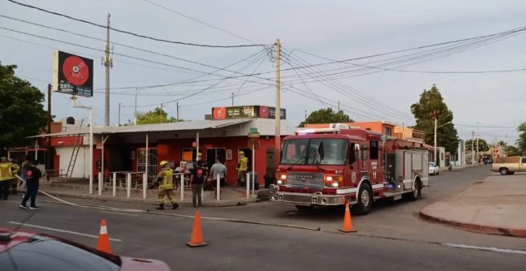 Restaurante de Ciudad Obregón, Sonora, arde en llamas. Foto: Facebook