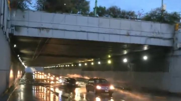 VIDEO: Automovilista atropella a motociclista durante transmisión en vivo en CDMX