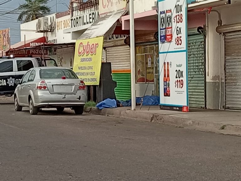 Los cuerpos de los afectados quedaron sobre la vía pública en Ciudad Obregón