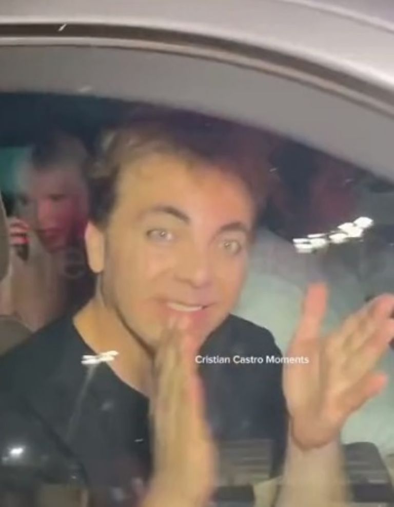 En la parte trasera de la camioneta aparece Ingrid Wagner