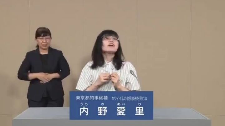 Candidatos en Japón se disfrazan de 'Joker' y hasta se quitan la ropa para ganar