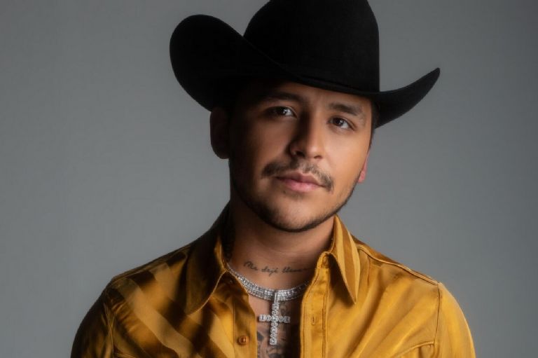 Fans de Nodal se disculpan con el cantante