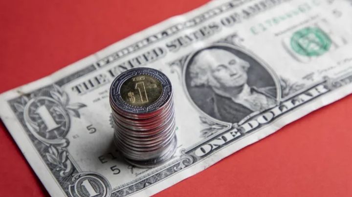 El dólar gana terreno: Se sitúa en torno a los 17.89 pesos en la mitad de la jornada