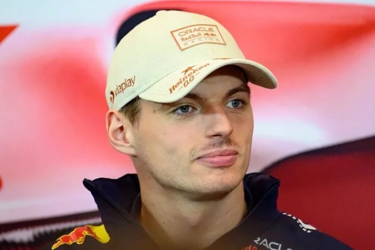 VERSTAPPEN REACCIONA A LA RENOVACIÓN DE CHECO PÉREZ CON RED BULL