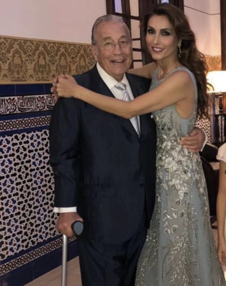 Luis Miguel sorprende al padre Paloma Cuevas en su cumpleaños