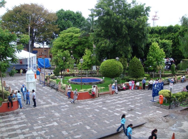 Hallan 3 cuerpos en camioneta de SLP