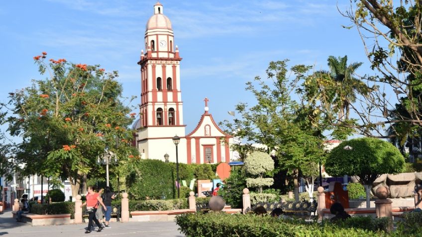 Macabro hallazgo: Localizan camioneta con 3 cuerpos humanos frente a iglesia de SLP