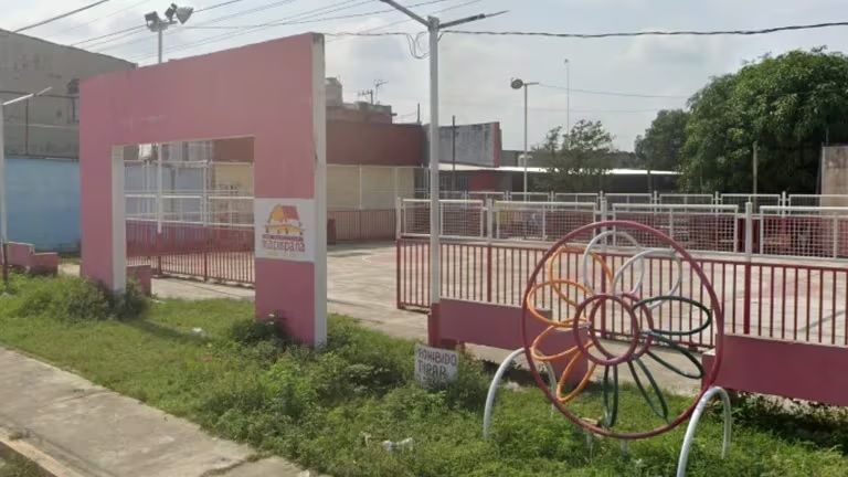 Hallan 3 cuerpos decapitados frente a un jardín de niños en Macuspana, Tabasco