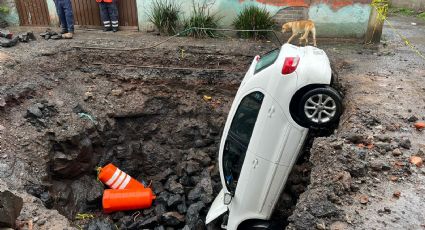 FOTOS: Fuerte lluvias provocan socavón en Xochimilco; un vehículo cayó en el hoyo