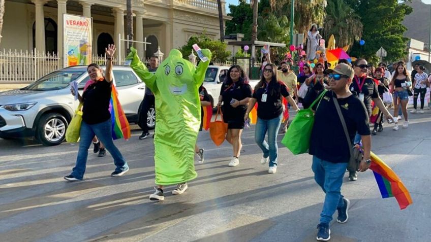 Sector Salud reparte 10 mil preservativos durante 'Marcha del Orgullo LGBT' en Guaymas