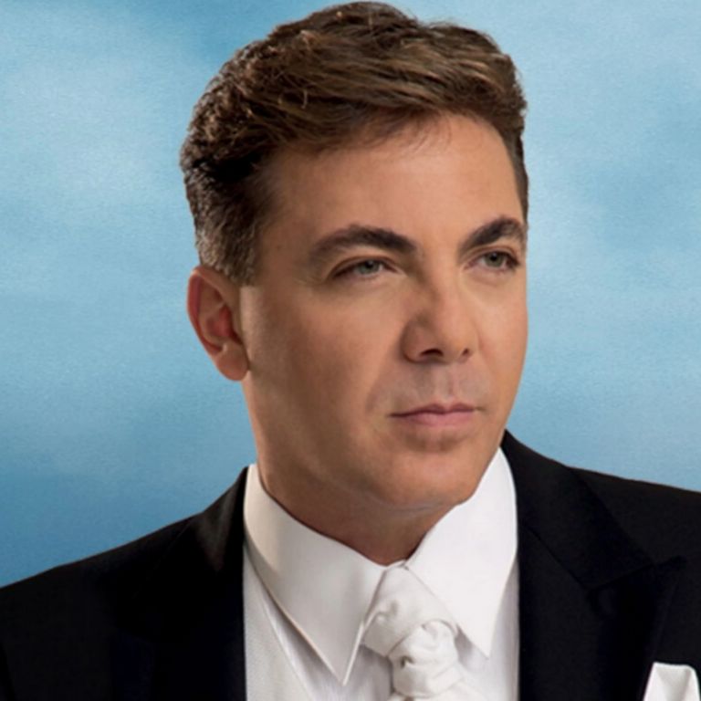 Cristian Castro anuncia que tiene nueva novia 