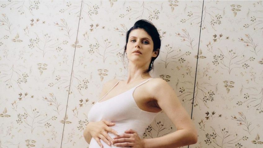 Alexandra Daddario revela su embarazo en una íntima sesión de FOTOS con Vogue