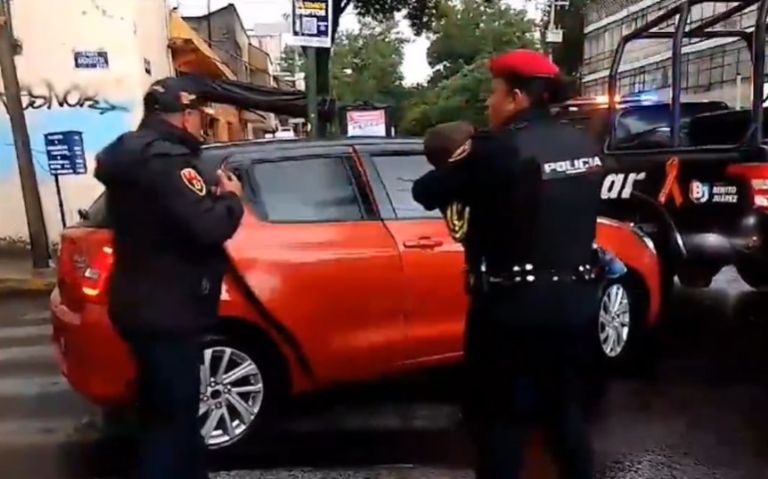 Recuperan a bebé tras robo de auto