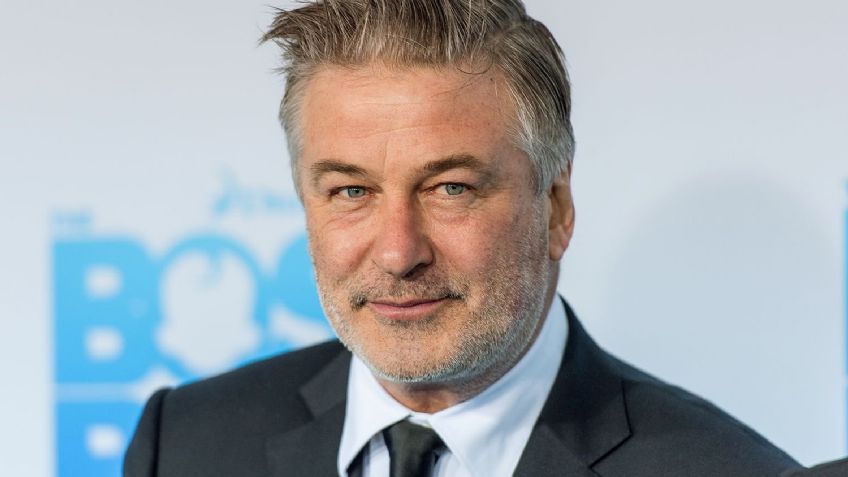 Retiran cargos contra Alec Baldwin por homicidio involuntario; llora al recibir noticia