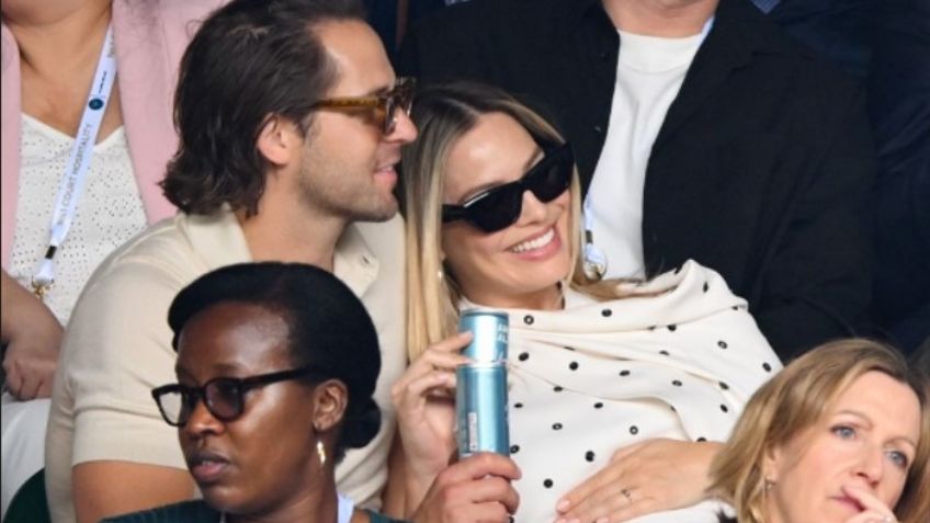 Margot Robbie deja ver su pancita de embarazada por primera vez con elegante 'outfit'