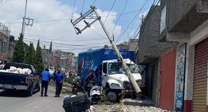 VIDEO: Camión de refrescos se queda sin frenos y se provoca carambola en Tultitlán