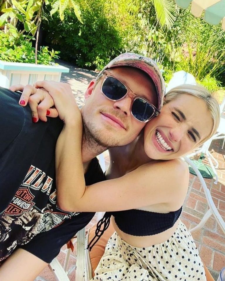 Emma Roberts comprometida con su novio Cody John