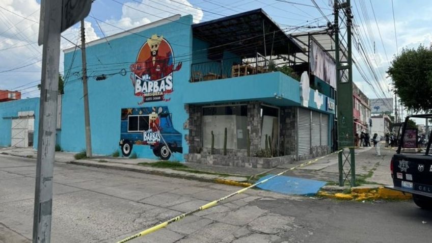 VIDEO: Sicarios desatan balacera en restaurante de Celaya; hombre y mujer mueren baleados