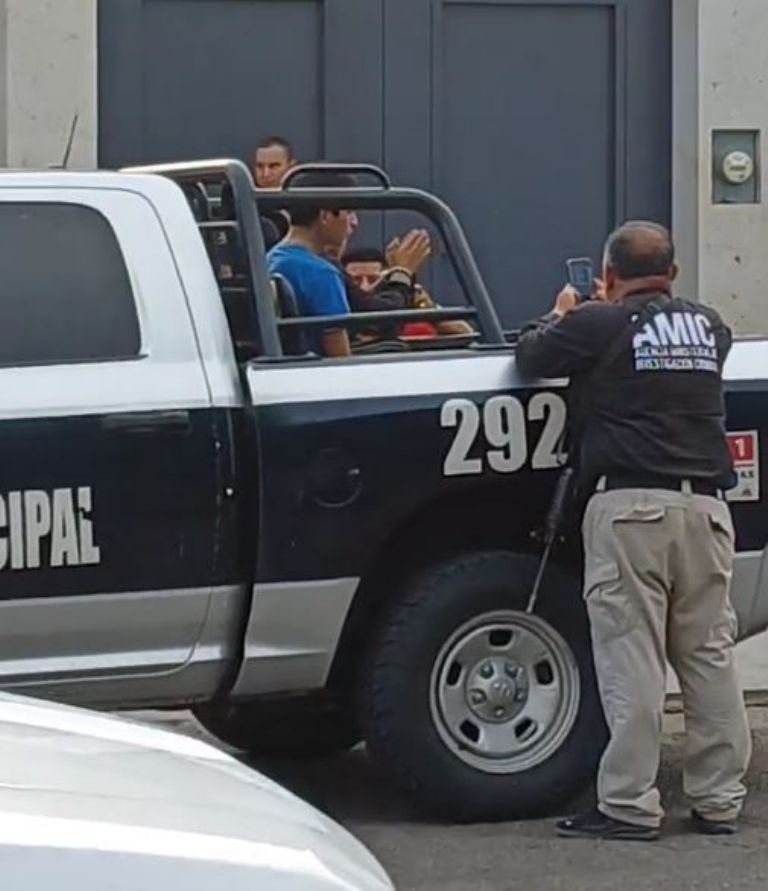 Las personas fueron detenidas en el lugar de los hechos