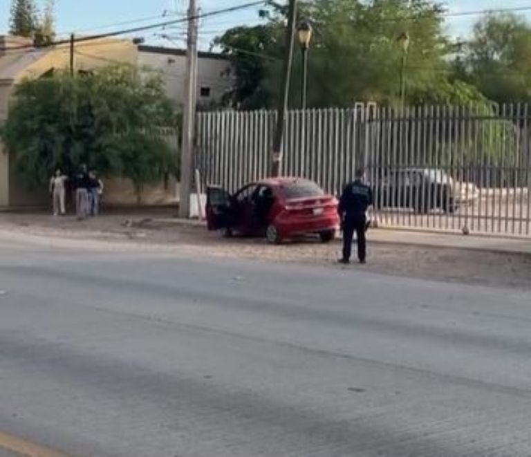 El vehículo del sujeto lesionado durante la balacera 