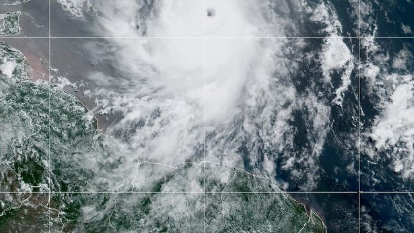 Huracán 'Beryl': No hay certeza de que ciclón golpee a México con fuerza, dice AMLO