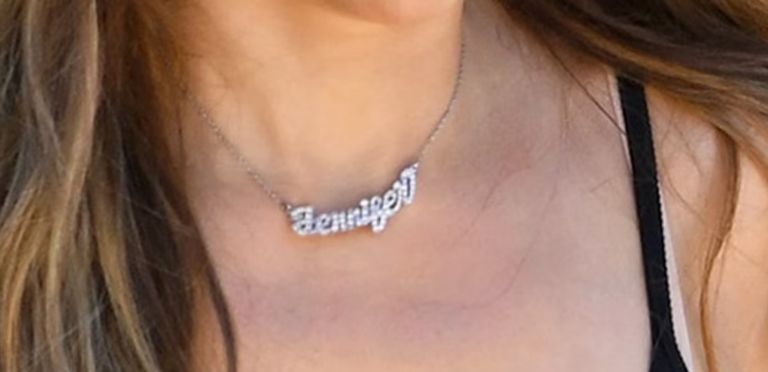 Jennifer Lopez cambia de collar
