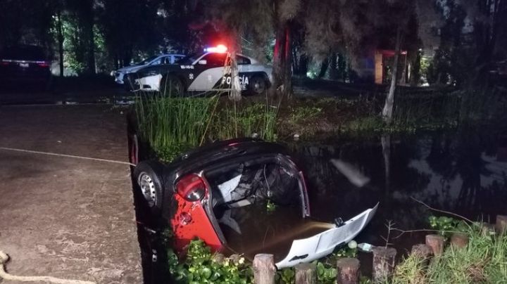 FUERTES FOTOS: Fatal accidente en Xochimilco, CDMX, deja tres muertas; cayeron a canal