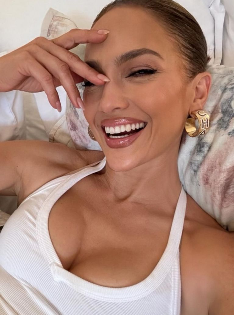 Jennifer Lopez reaparece en redes sociales