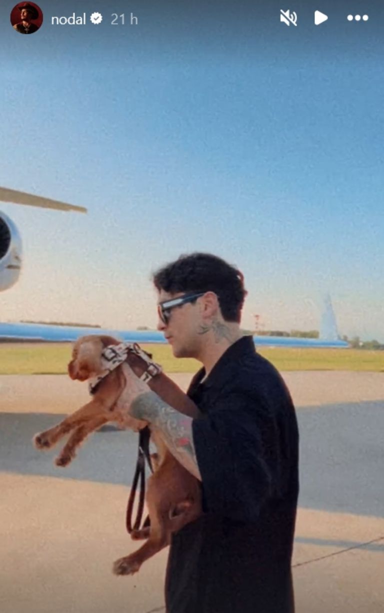 Christian Nodal presume fotografías de su perrito