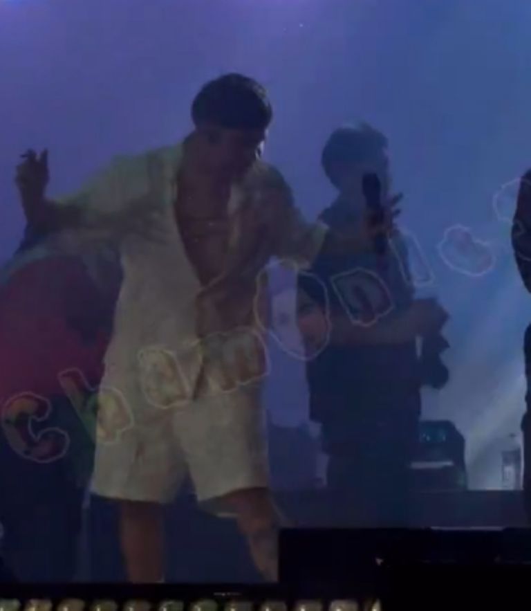 Junior H es captado en estado de ebriedad