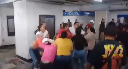 Sin detenidos: Pelea de vagoneros en Metro Hidalgo queda impune; videos se hacen virales