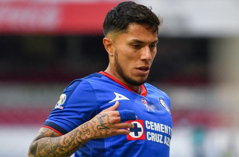 Carlos Salcedo se va del Cruz Azul