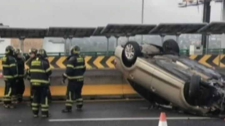Reportan volcadura en el Segundo piso de Periférico Sur, en CDMX; no hay lesionados