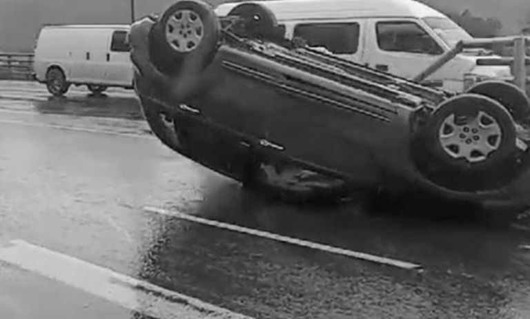 Volcadura en el Segundo piso del Periférico