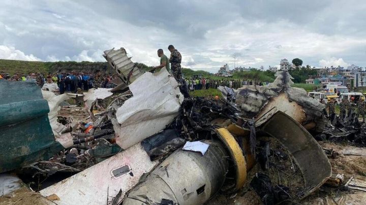 VIDEO: 18 muertos tras desplome de avión en Nepal; autoridades investigan