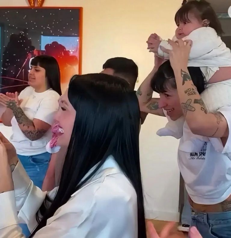 Cazzu celebraría en medio de la presunta boda de Nodal y Ángela Aguilar