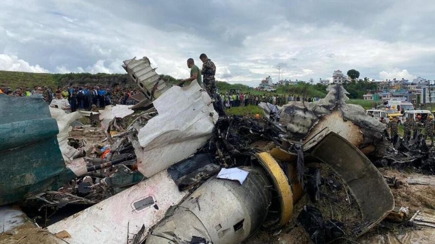 VIDEO: 18 muertos tras desplome de avión en Nepal; autoridades investigan