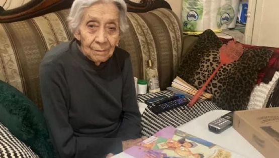 Chihuahua: Adela Moreno logra graduarse de la escuela secundaria a los 94 años