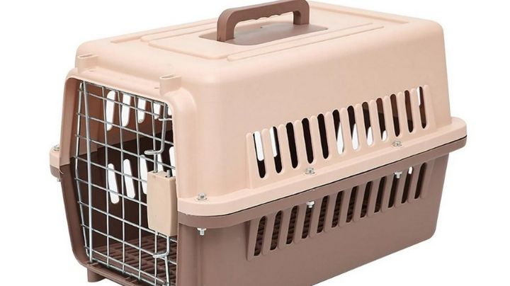 Sheila  encierra a su hija, de 12 años, en una jaula para perros; la dejó ahí por días en EU