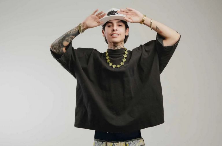 Natanael Cano humilla a fan y lo destrozan