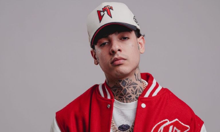 Natanael Cano humilla a fanática