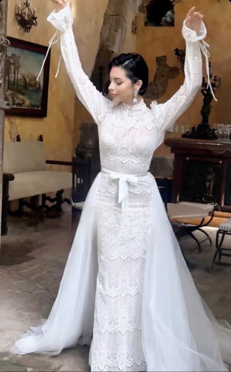 Destrozan a Ángela Aguilar por su vestido de novia copia