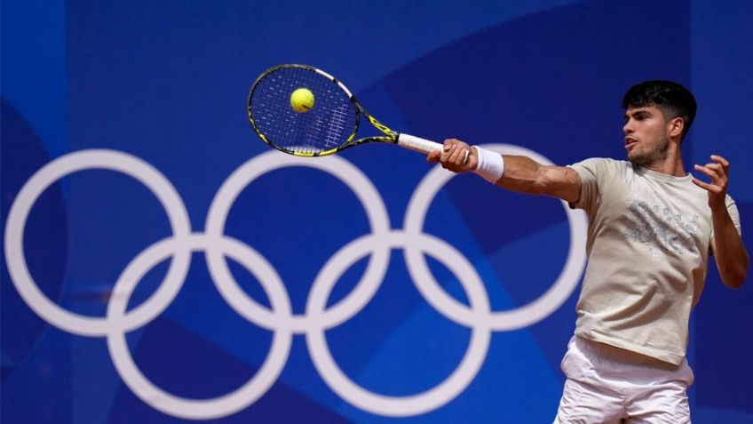 Cartel de lujo en el tenis de los juegos Olímpicos en el primer día de competencias