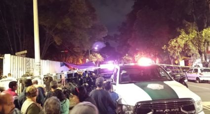 Imágenes fuertes: Sicarios ejecutan a 3 personas durante balacera en chelería de Coyoacán