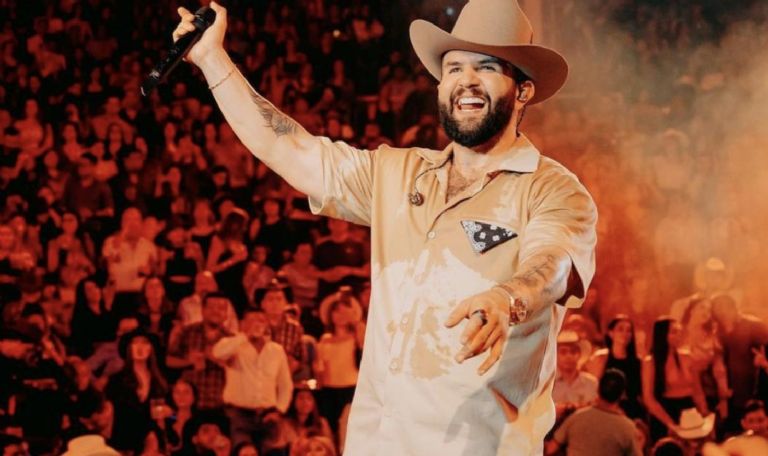 Carín León celebra a lo grande su cumpleaños 35